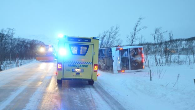 (ingen i bussen brukte bilbelte) 6. januar 2017 Bussen som veltet på Storslett på vei til en håndballturnering i Tromsø. De omtrent 40 ungdommene spiller for idrettslaget Frea fra Alta.