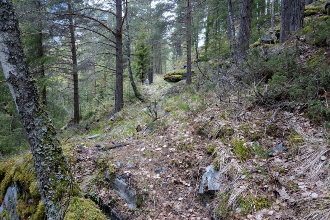 Kjøreveg SKV3 er ny felles atkomstveg fra Støsvegen til boligeiendommene nederst i Støsvegen, og er privat veg. Vegen og er regulert med en bredde på minst 4 m.