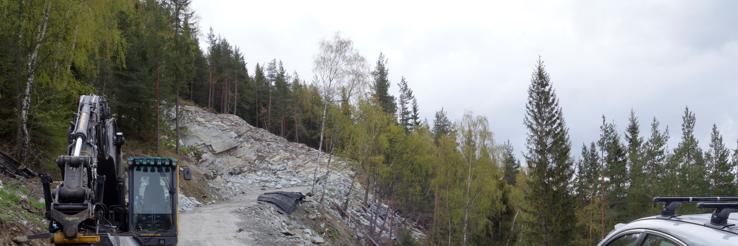 2 Planområdets beliggenhet. Planområdet ligger øst for nåværende E6 (Gudbrandsdalsvegen) mellom Kvam og Vinstra og omfatter både område for fjelltak og adkomsten til uttaket fra E6 fram til uttaket.