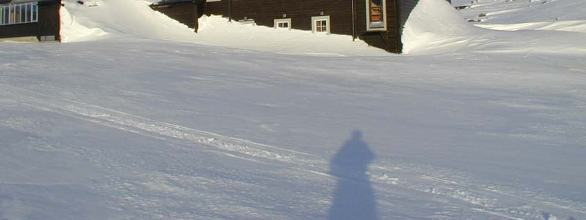 3 Snøfonner og bygningsdetaljer I løpet av en vinter vil det som regel samle seg snø i alle lesoner rundt en bygning.