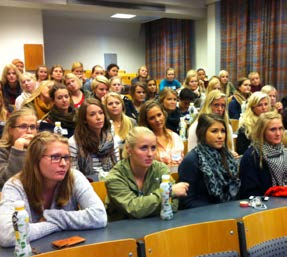 I årene 2004 2009 arrangerte EnergiKontakten en egen jentedag på sommeren hvor alle jenter som hadde søkt Energi og miljøstudiet ble invitert til Trondheim.