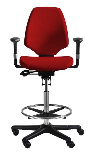 Stolen er i standardutførelse utstyrt med fotkryss i svart polyamid samt hjul for myke gulv. Fås i ESD-utførelse.