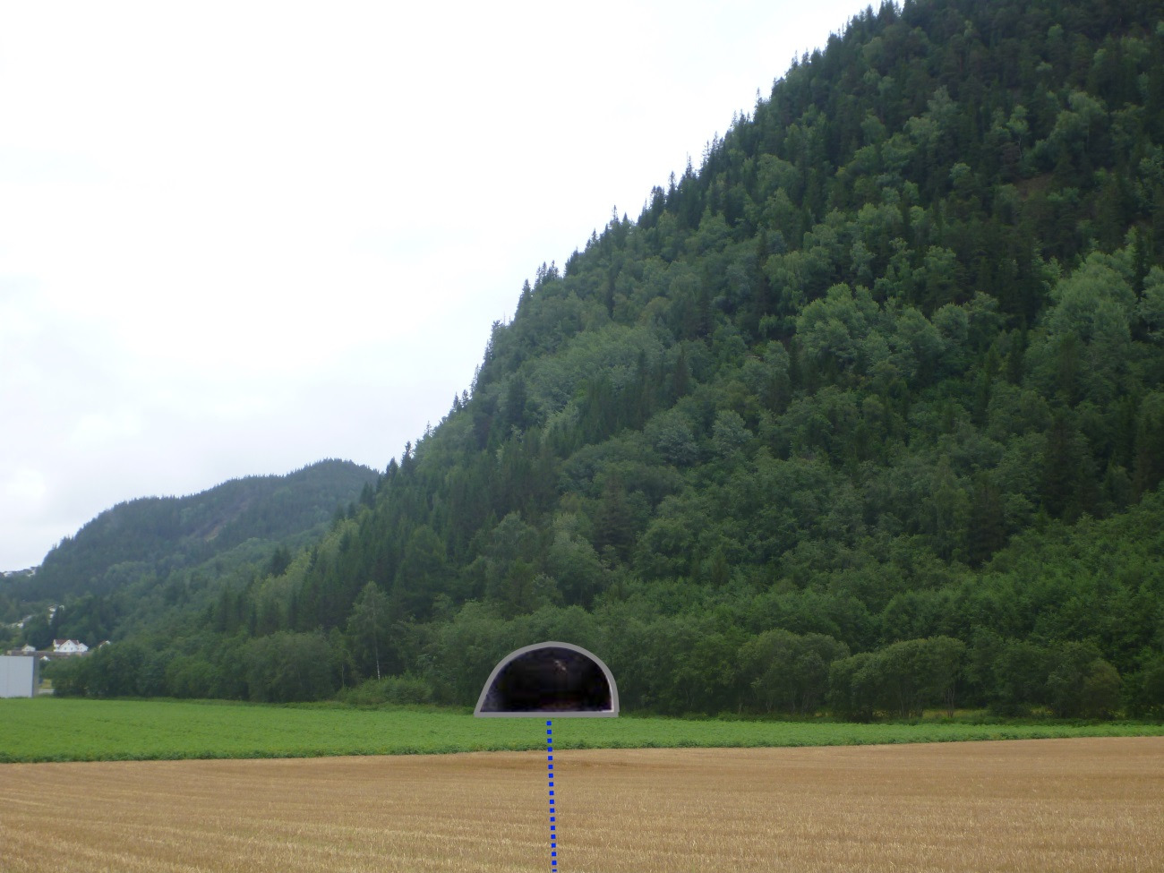 4 Ingeniørgeologiske vurderinger Figur 10: Omtrentlig plassering av søndre påhugg, med linjen vist i blått 4.