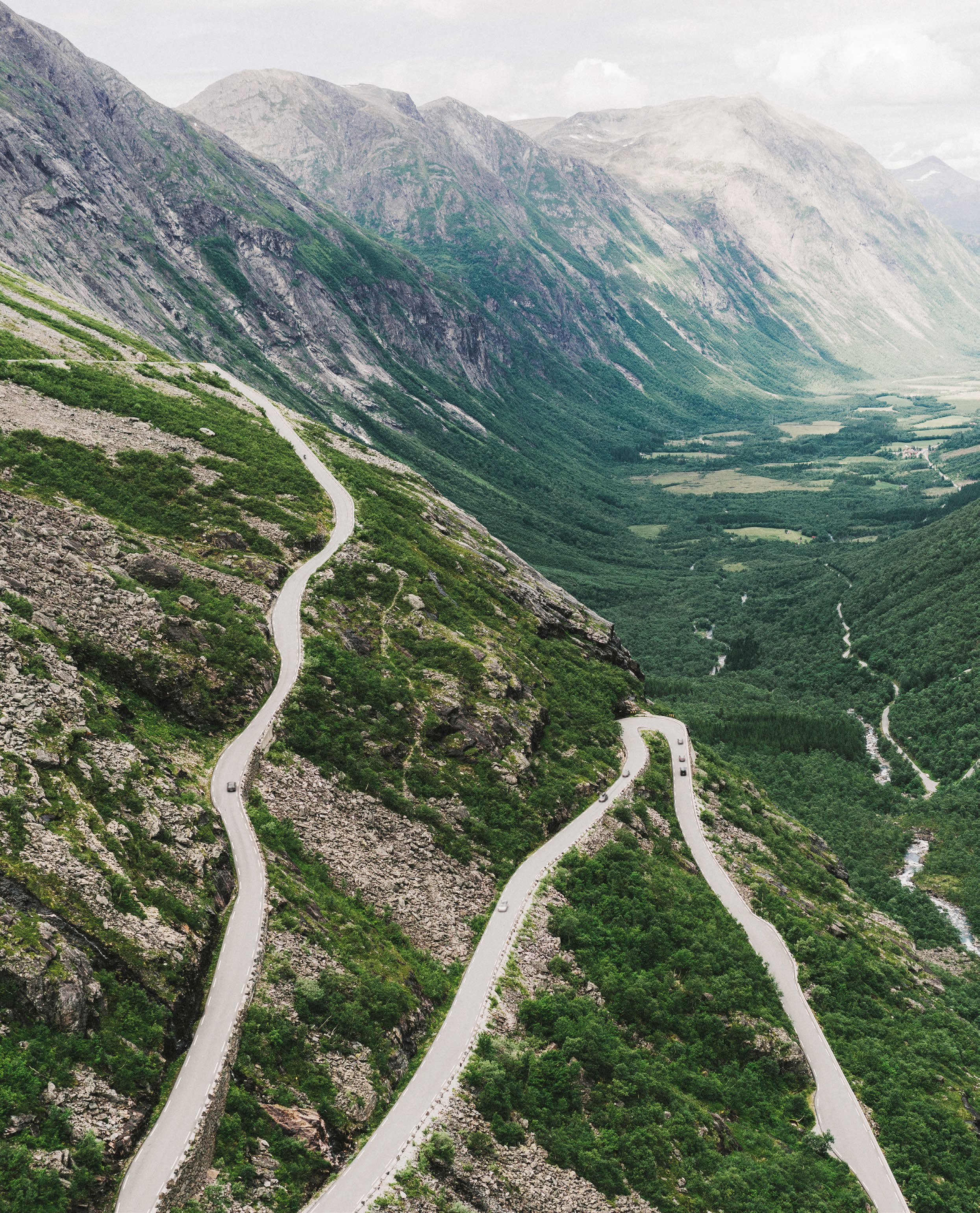 Skåner lakken. Lar seg forme mot bilen.