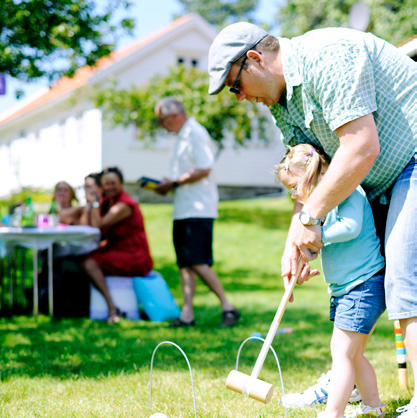 Kort beskrivelse av huset/standard 20 cm isolasjon i yttervegger. Royalimpregnert kledning dels upigmentert og brun, jfr tegning. Vinduer, hvitmalte karmer fra fabrikk. Ytterdører fra Bygg 1.