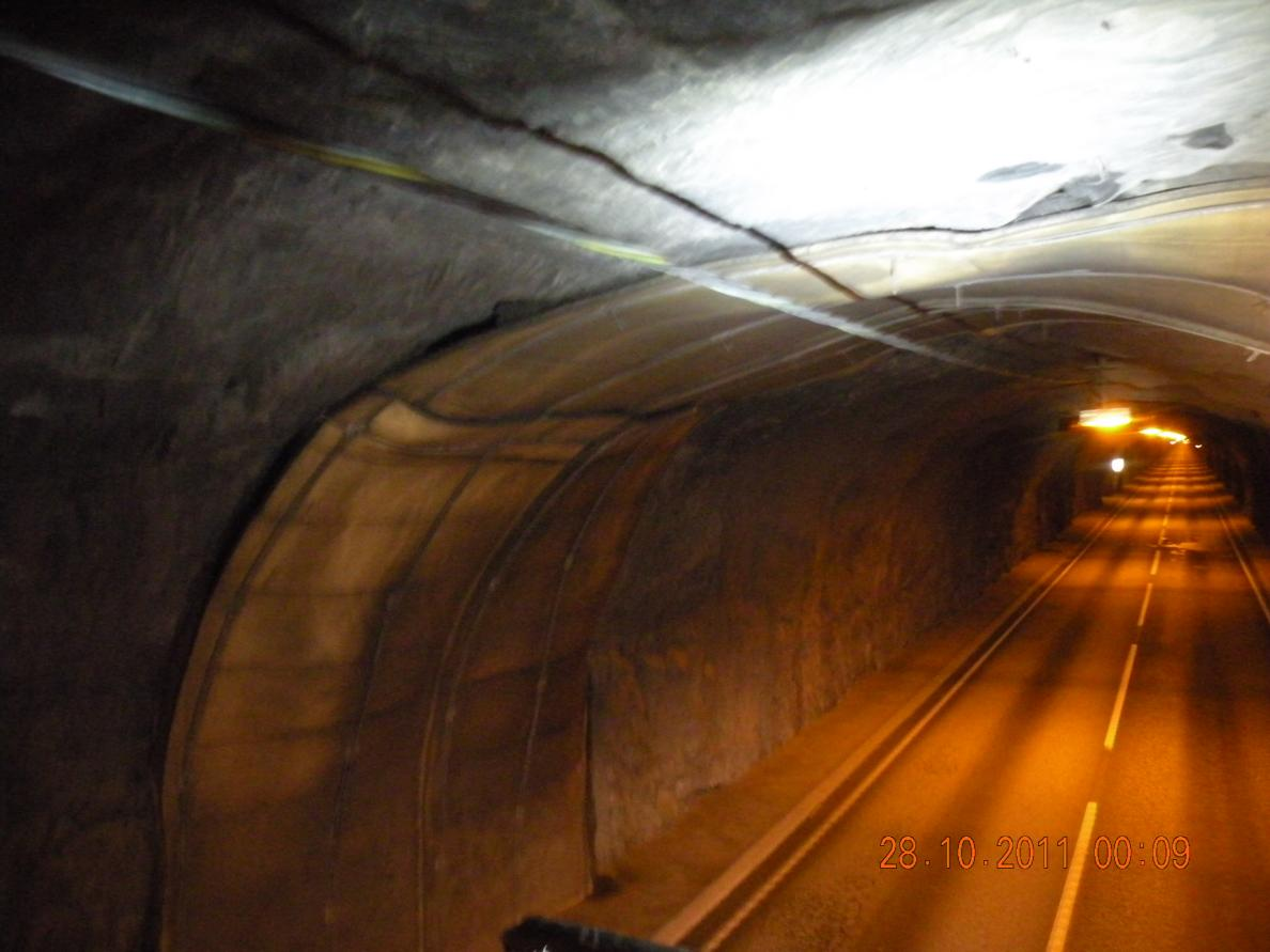 5 Befaring og Observasjoner Det ble utført en befaring i tunnelen natt til fredag 28. oktober 2011.