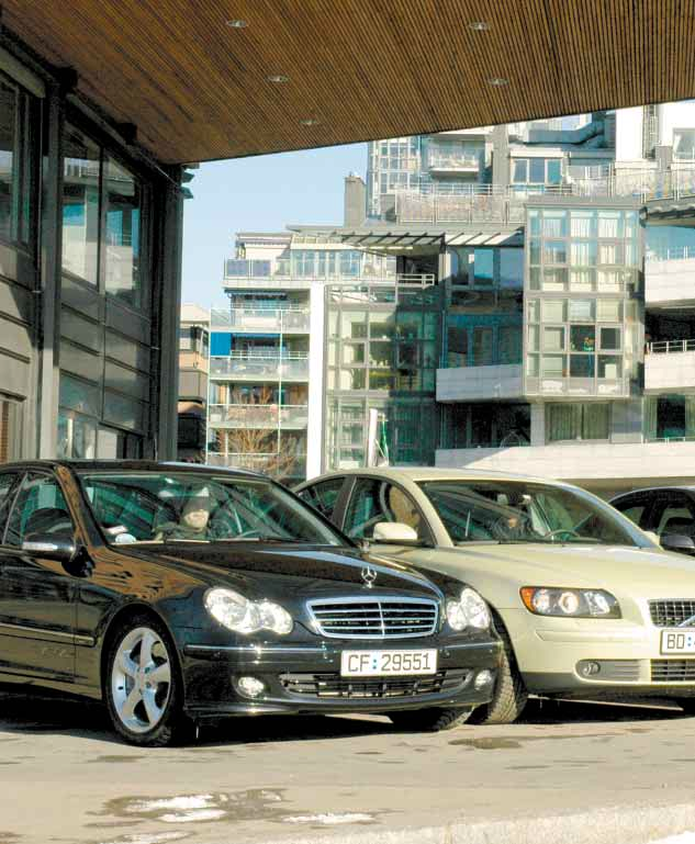 Audi A4 2.0, BMW 320i og Mercedes C10 K møter Volvo S40 2.4: HØY AKER BRYGGE - 2 Bil april 2005 www.bilnorge.