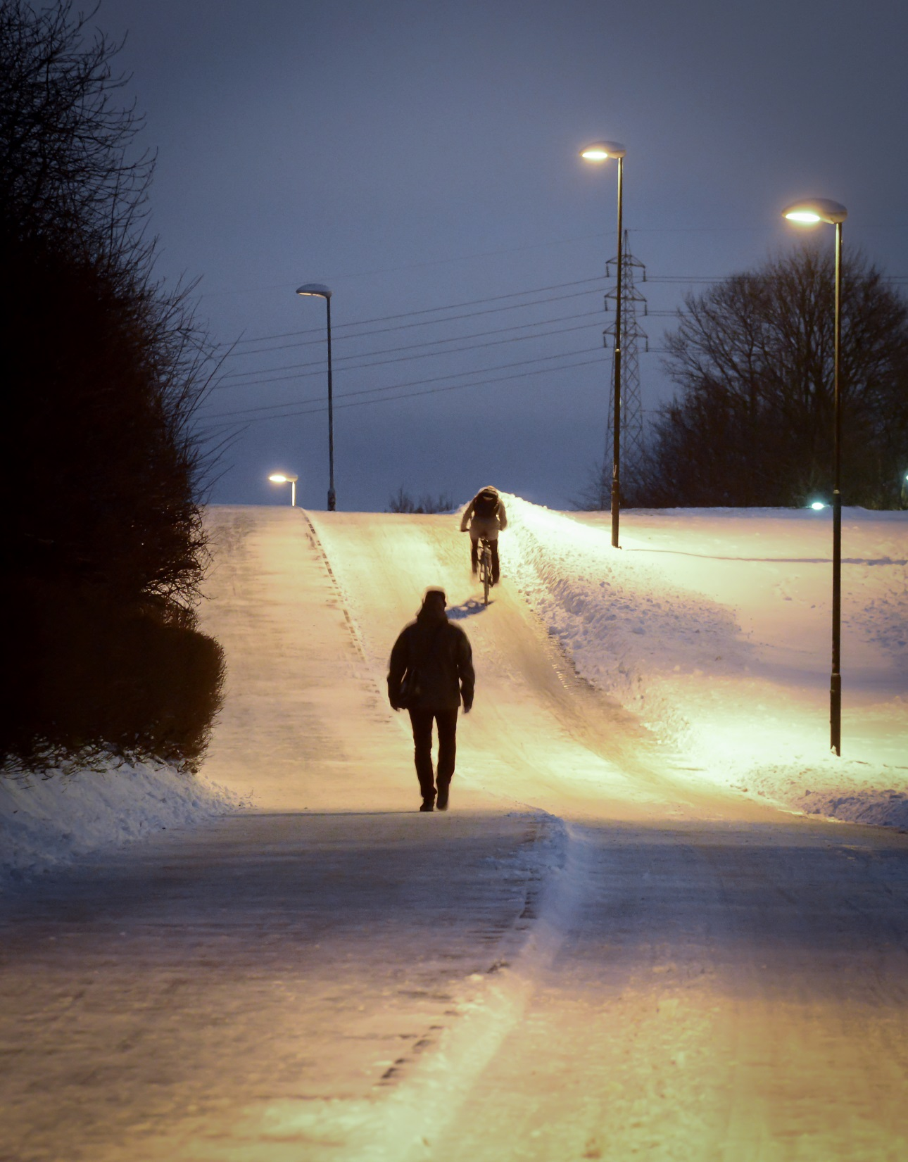 Klasse B: Hard og jevn snøeller issåle med maks 1 cm