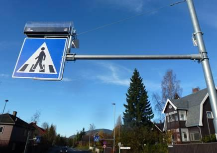 no) 4: Varslingsenhet og IR-sensorer på skilt i Trondheim Effekten av slike fotgjengeraktiverte