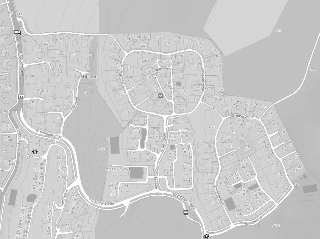 Figur 10 Eksisterende boliger/virksomheter som har antatt adkomst via Kvartsveien og Gneisveien til Grunnfjellsveien innenfor blått område. (Kartgrunnlag: finn.no). Virksomhetene omfatter ca.