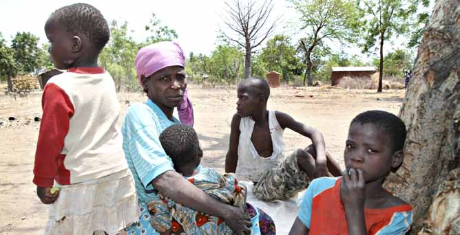 5 fakta om ngabu, Malawi NGABU ET STORT BEHOV FOR HJELP Tenk AT 9 av 10 mennesker i Malawi lever for under 2 $ om dagen, som tilsvarer 12 kroner.