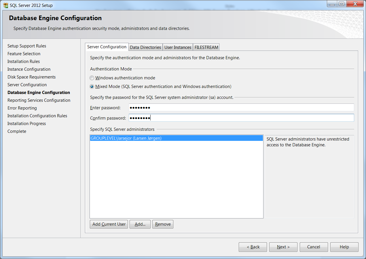 Her skal man spesifisere autentiseringsmodus og velge administratorer for SQL serveren.