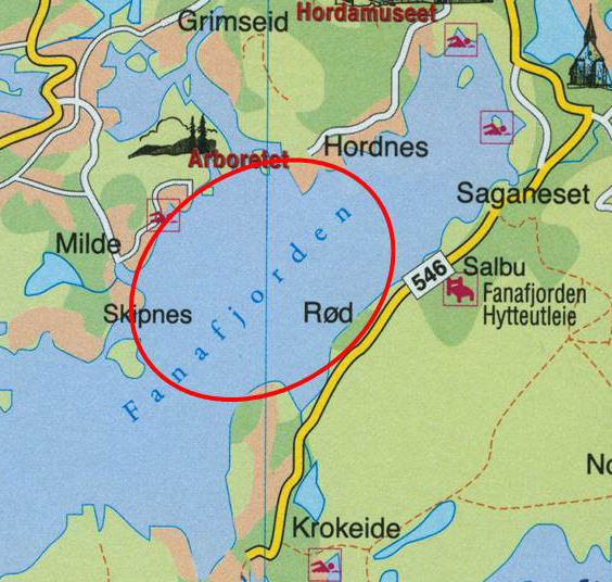 6. BANEOMRÅDE Det seiles på bane i Fanafjorden i farvannet mellom Milde og Rød. 6.1 Kart over baneområdet: Baneområdet er angitt med en rød oval ring.