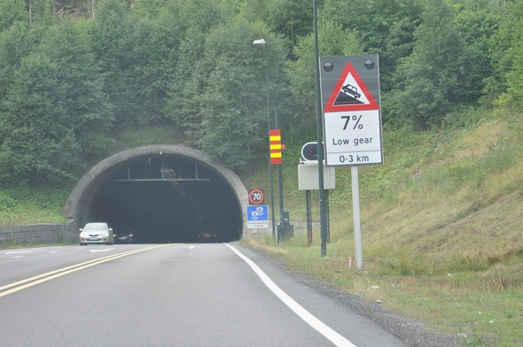 Undersjøiske vegtunneler Det var 31 undersjøiske vegtunneler i Norge. Disse har høy stigningsgrad, definert som over 6 %.