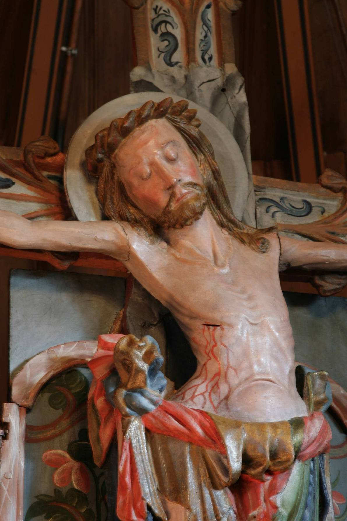 Figur 1. Hedalkrusifikset fotografert i kirken, ferdig behandling.