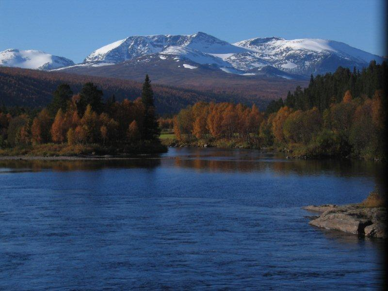 Mektige fjellmassiver