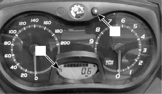 BETJENINGSORGANER / INSTRUMENTER / UTSTYR Analogvisning mens man utfører en prosedyre Analog/digital måler 1. SET (S)-knapp 2.