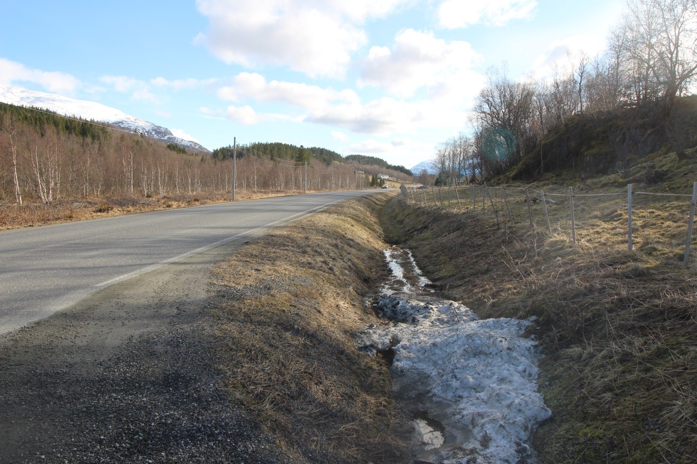 Utbygging av traseen vil gi muligheter for utvikling av boligbebyggelse langs FV 17. 7 Fig.4 Gang- og sykkelvegen vil være et godt trafikksikkerhetstiltak 3.