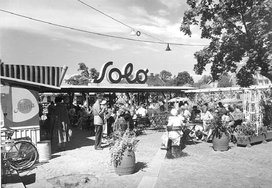 Samtaler forutsetter et møte og møtet forutsetter et møtested. Torget er stedet for de store begivenheter i byens historie.