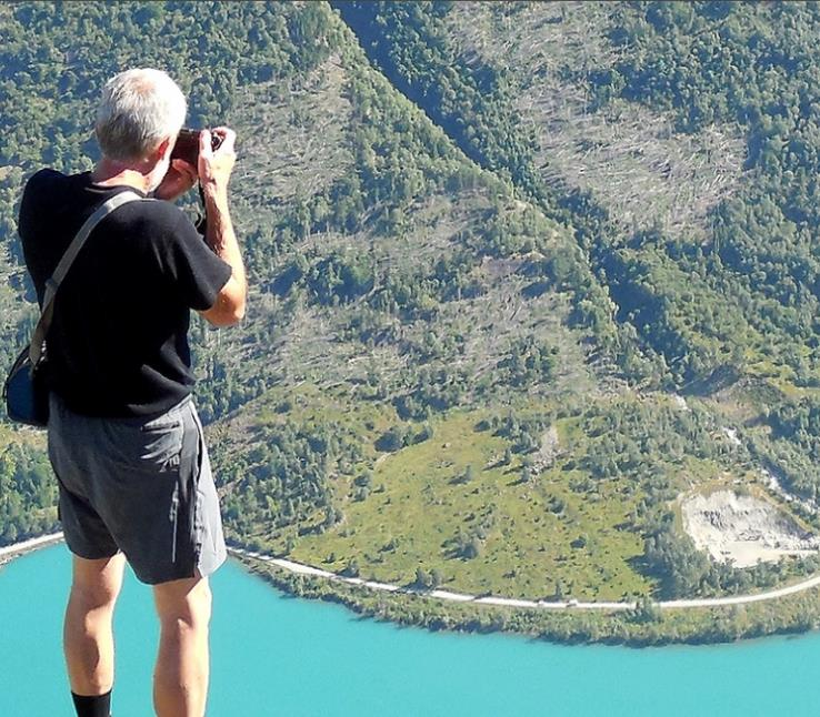 Naturfare Case: Faresonekartlegging av skred i Stryn kommune PERIODE 2016-2017 LAND NORGE, STRYN PROSJEKTLEDER FRODE SANDERSEN SAMARBEIDSPARTNER NVE NGI gjennomfører hvert år flere