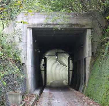 Det kan likevel være andre elementer og erfaringer som er overførbare til Bergen. Croix Rousse tunnelen er tilrettelagt med sykkelveg med fortau.