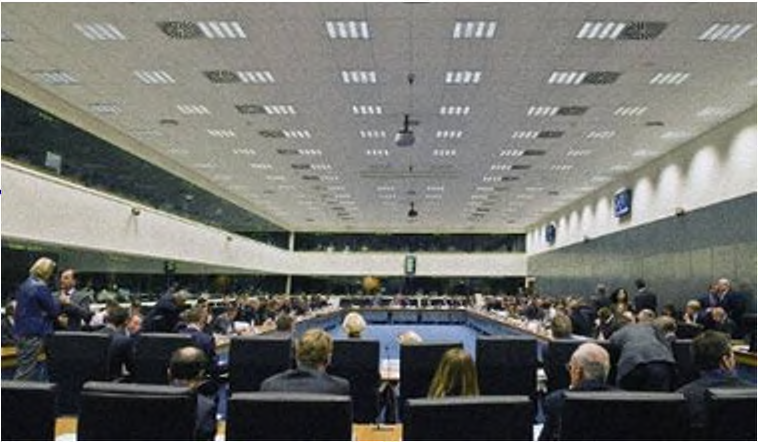 Rådet - Medlemslandenes stemme Ministrene fra EUs medlemsland møtes i ulike sammensetninger avhengig av tema Roller: Lovgivende makt (sammen med Parlamentet)