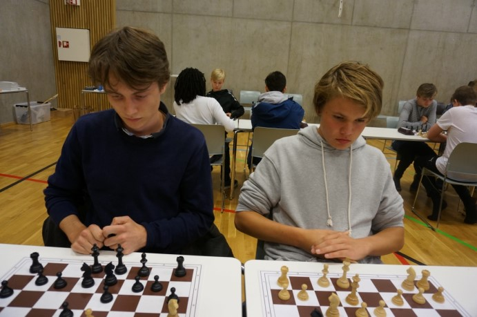 Voksengruppa ble vunnet av TROMS foran Tempo IL. IM Johan Sebastian Christiansen Foto: Anniken Vestby Klasse Mester, finale: 1. IM Johan S Christiansen 6,5/7 2. IM Lars Oskar Hauge 5,5 3. FM Daniel J.