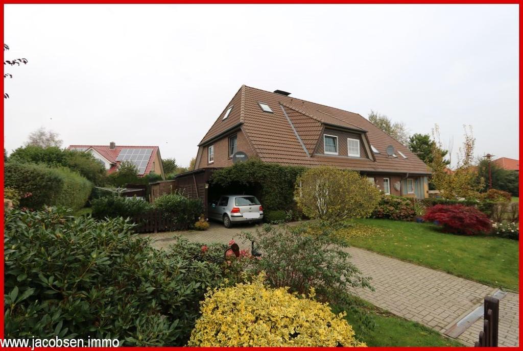 Vorderansicht Lagebeschreibung Diese Immobilie befindet sich im Wohngebiet von Schaalby. Momentan leben in dem Stadtrandgebiet ca. 1665 Einwohner. Die Kreisstadt Schleswig liegt ca. 5 km entfernt.