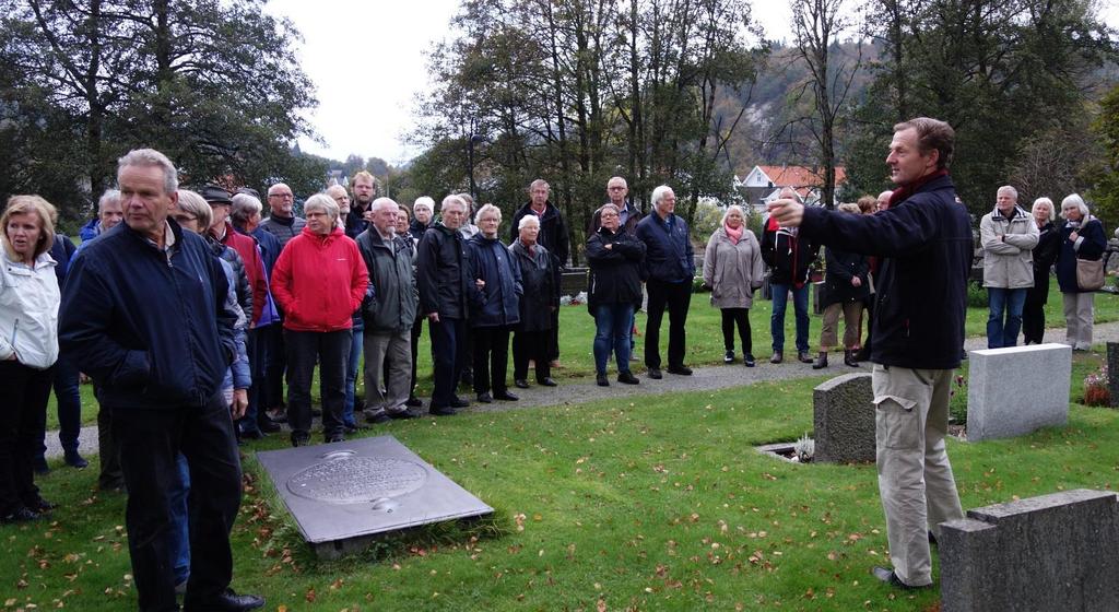 For anledningen ble kafeen på Kulturtorvet smykket ut med glassmalerier som Emanuel Vigeland laget til Borgestad kirke i Skien.