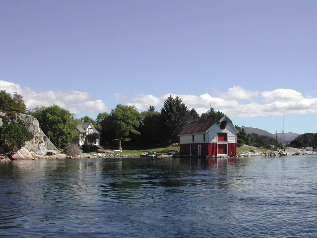 På Smedaholmen kan du oppleve noe av den gamle