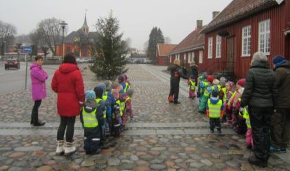 finne juletre til barnehagen,