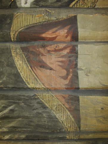 Stripene er hovedsakelig rette, men enkelte steder er det malt et karakteristisk sikksakk mønster Fra venstre; den grå innsiden, kantborden og den røde utsiden av