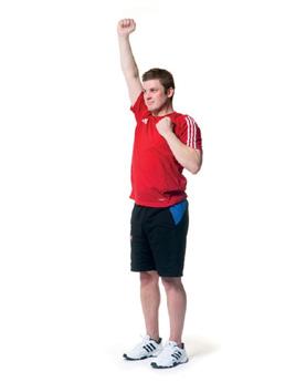 Raske slag med eller uten vekt Stå oppreist og hold begge hendene på høyde med ørene. albuene skal peke fremover. Slå eller «boks» vekselvis med armene rett opp.
