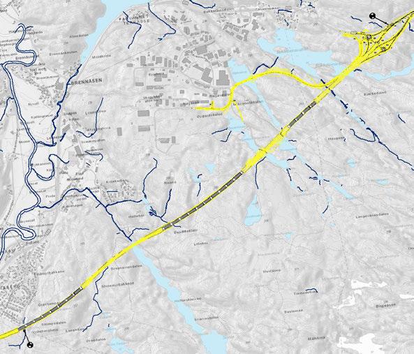 Figur 4.1. Eksisterende vannveier og planlagt utbygging av nye E39 (gul). Grå/hvit-stripet linje er planlagt tunnel.