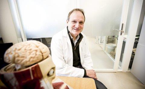 Romerikes blad RB.NO 7. februar 2017 Når skadene i hjernen er et faktum, er det for sent å reparere Professor Tormod Fladby ved Ahus regnes som Norges fremste demensforsker.