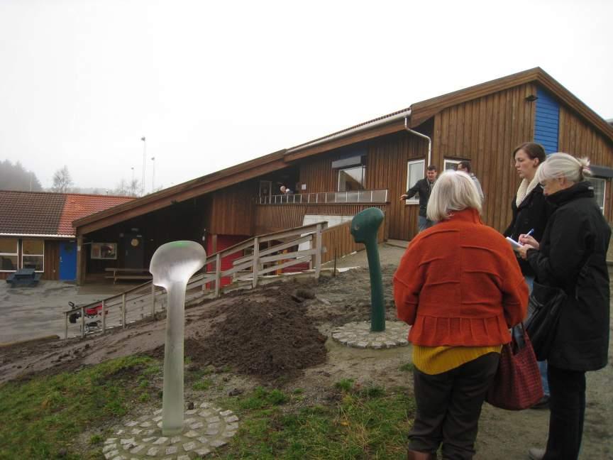 Porshole barnehage Kunstverket "Venner" er laget av Christian Sunde og ble ferdigstilt i 2010. Budsjett kr. 147.000.