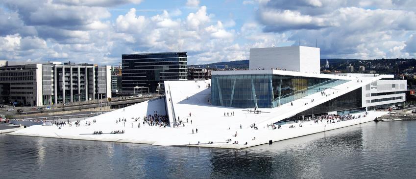 Solceller solfanger og kombinasjoner Operabygget i Oslo: Har 300 m² innebygde solceller i en 450 m² stor glassfasade; en av verdens