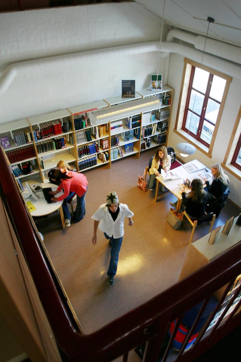 Biblioteket som arena for voksnes læring Vigdis Moe