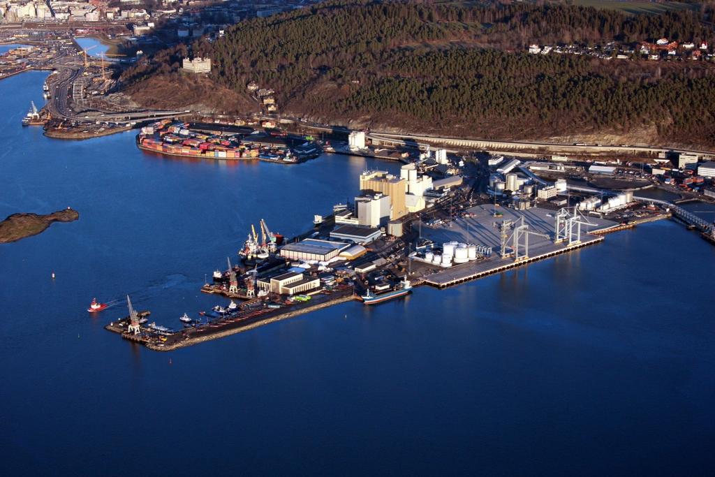 Sjursøya 2007: Containertrafikken økte kraftig i Oslo fra 2000-tallet, men oljehavna la beslag på