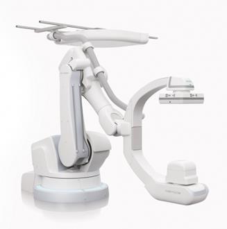Det er to DaVinci roboter tilgjengelig, en for uro og en for gyn. Gynekologene og urologene har fått god erfaring med bruk av robotteknologi og robotiserte prosedyrer.