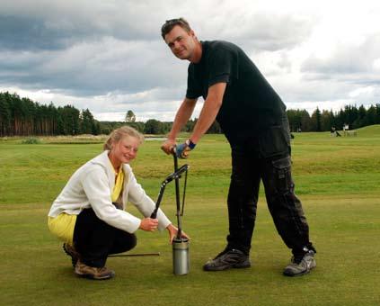 Regelmessige Quiz-kvelder for medlemmer og andre. Juleturnering, med obligatoriske nisseluer, for de mest golfsultne når været tillater det.