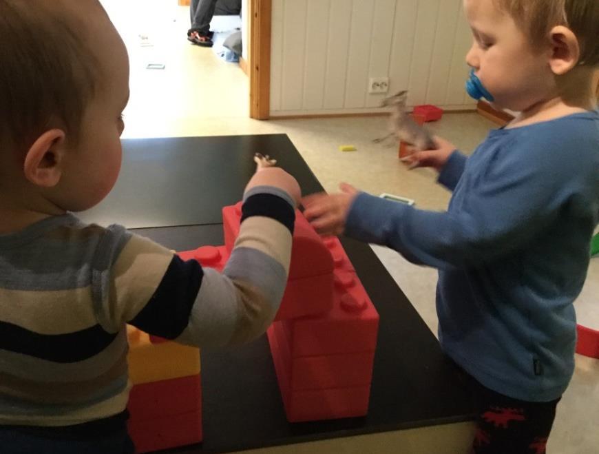 «Tripp, trapp, tripp, trapp» Barna viser gjennom sine gjenfortellinger og dramatiseringer at de kjenner handlingen i eventyret. De gir uttrykk for sine egne erfaringer og inntrykk.