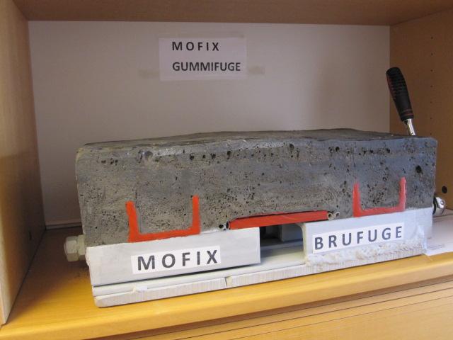 Asfaltfuger 9.2 Gummifuge I Buskerud ble det gjort diverse forsøk med fuge bygd opp av sprøytet gummi istedenfor steinfylt polymermodifisert bitumen.