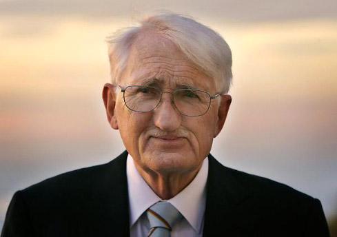 Jürgen Habermas Retten må oppfattes som legitim: prosedural legitimitet (demokratisk åpenhet) Tre måter å løse sosiale konflikter: 1.