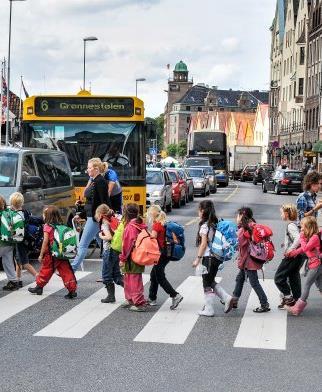 ] Informasjon til foreldre om trafikksikkerhet [Her skriver dere litt om hvilke tema, når og hvordan barnehagen informerer foreldre] Trafikkopplæring av barna [Her skriver dere litt