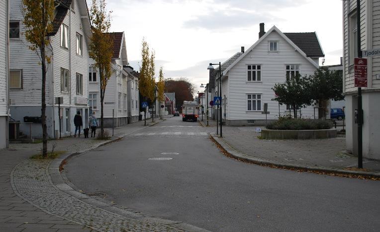 I gater med blandet trafikk. Gående har eget tilbud.