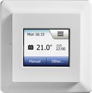 Menyen er på norsk, og inkluderer tydelige hjelpetekster. MCD5 logger energiforbruket ditt, som blant annet kan leses av på mobilen ved å skanne QR-koden i displayet.