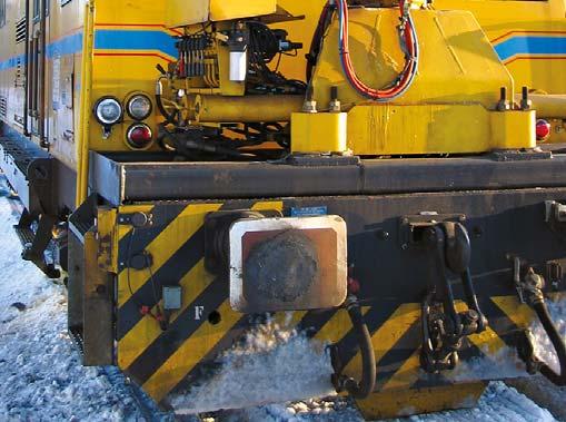 Her brukes standard monteringsbolter gjennom kranfot og ned i tilpasset forsterkning av lokomotivet.