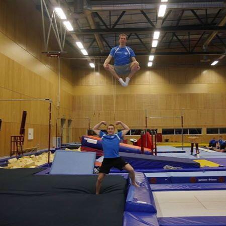 Magnus Moseng: Magnus har vært i turnmiljøet i 14 år, med de siste 7 årene som hovedtrener for Sandnes TF. Han var tidligere gymnast for Drammens TF som resulterte i flere NM medaljer.