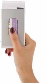 Plass til opp til 6 vistittkort(avhengig av tykkelse på papir) som enkelt kan tas ut fra powerbanken.